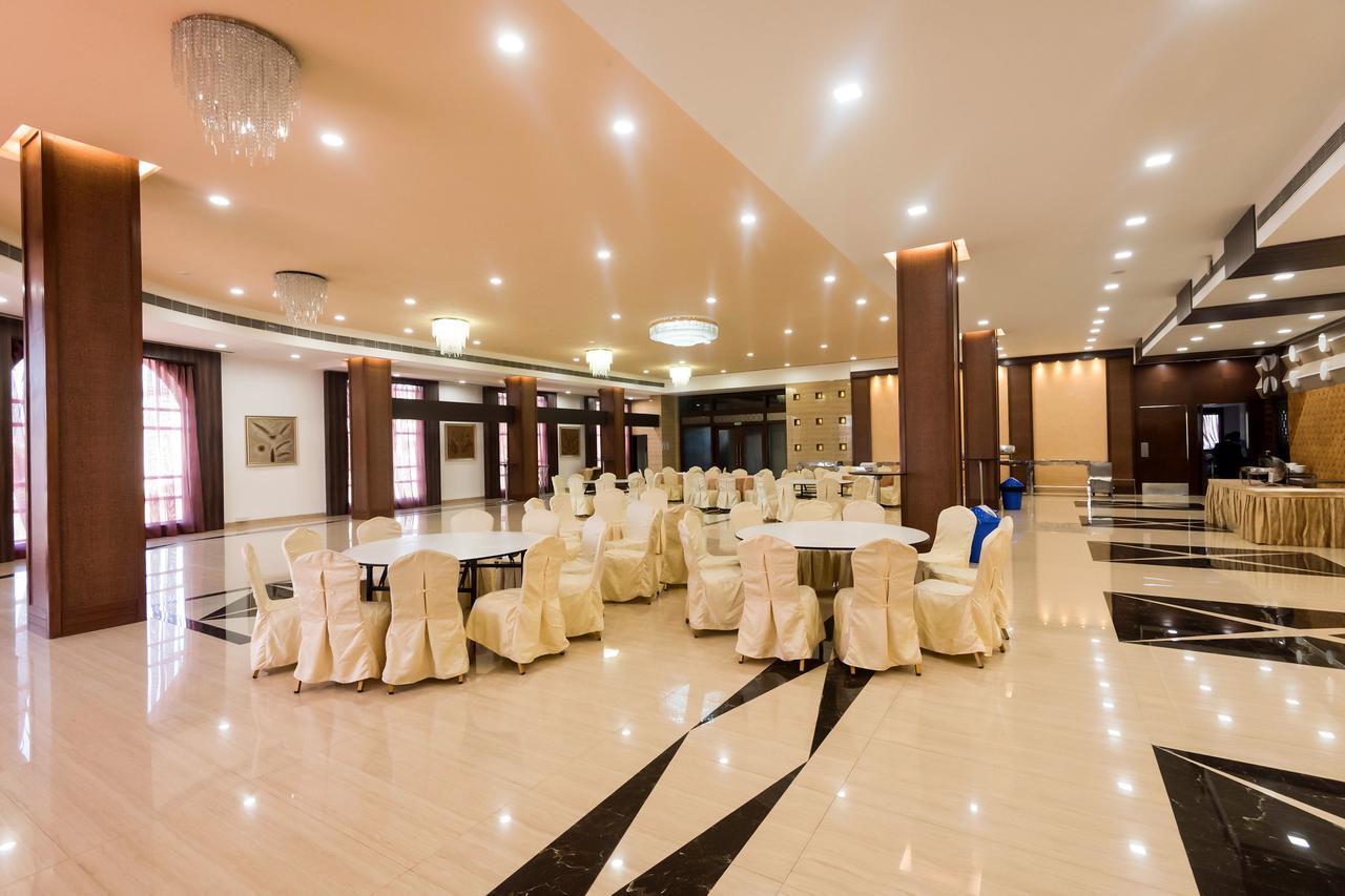 Golden Chariot Vasai Hotel Exterior foto