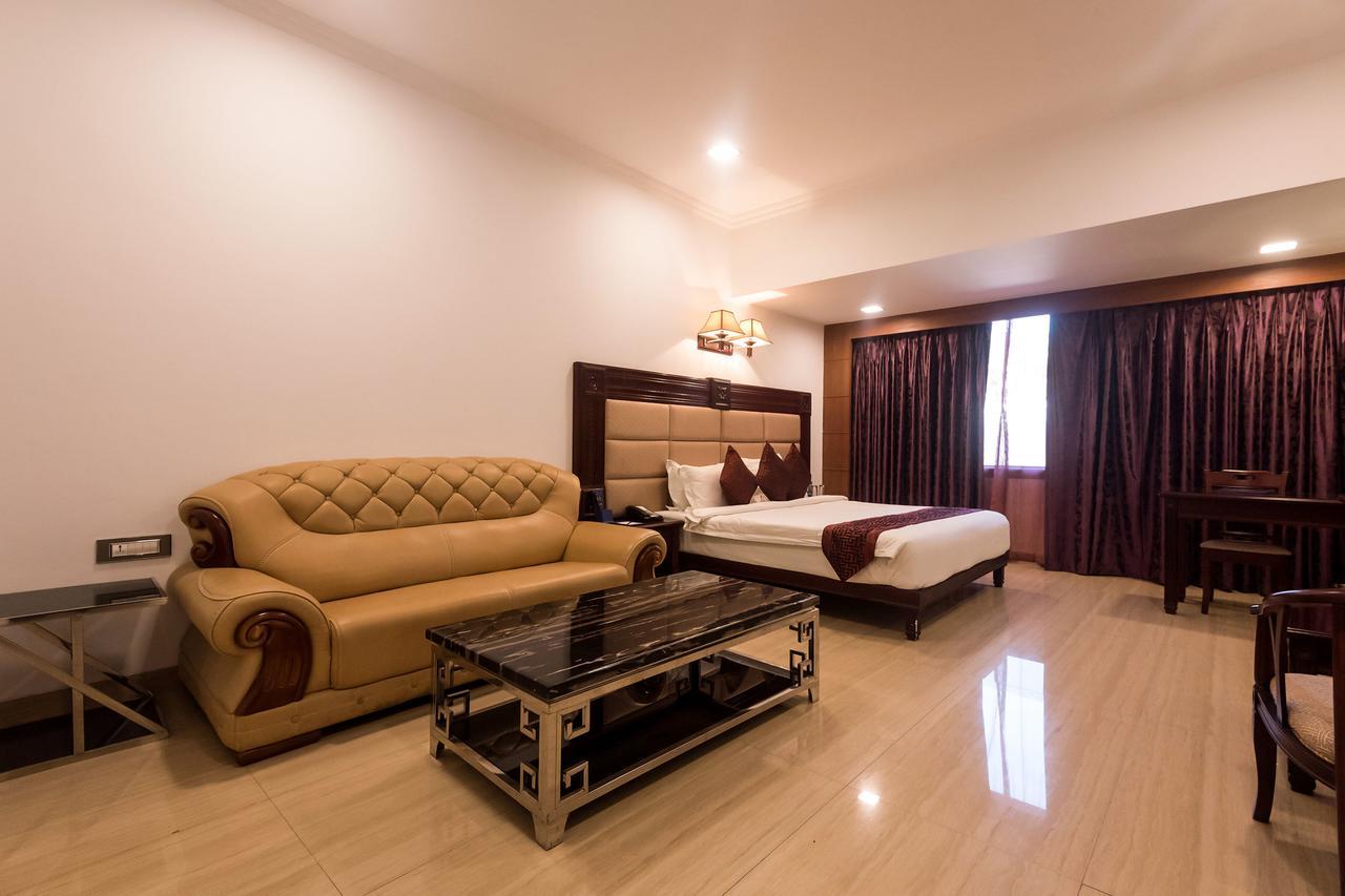Golden Chariot Vasai Hotel Exterior foto