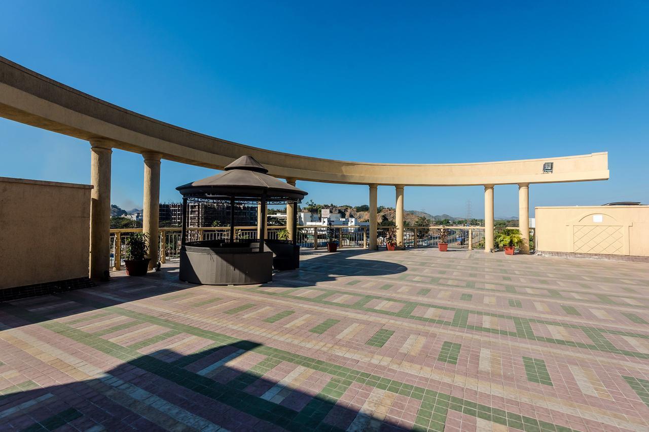 Golden Chariot Vasai Hotel Exterior foto