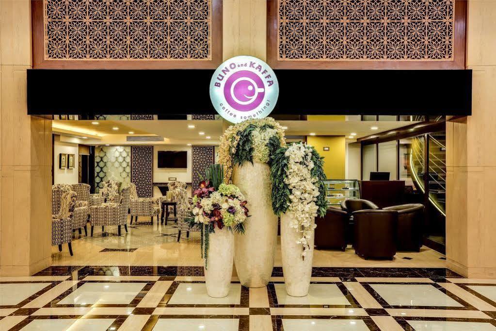 Golden Chariot Vasai Hotel Exterior foto
