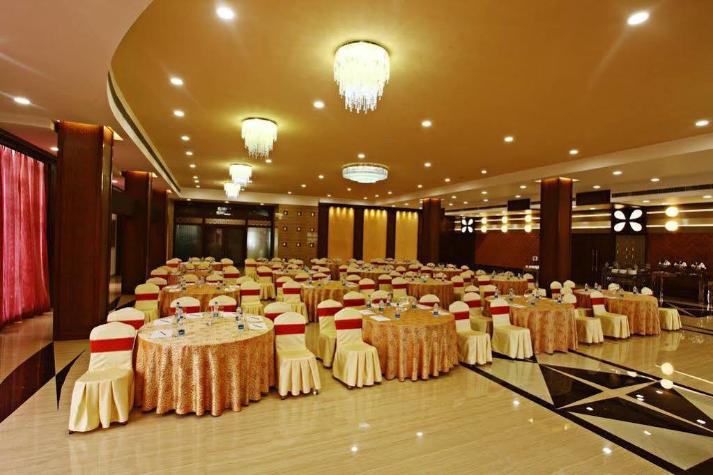 Golden Chariot Vasai Hotel Exterior foto