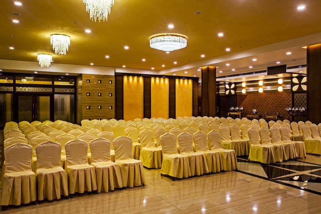 Golden Chariot Vasai Hotel Exterior foto