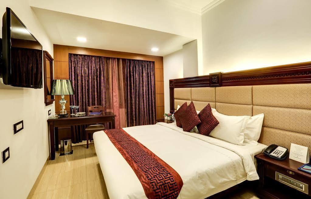 Golden Chariot Vasai Hotel Exterior foto