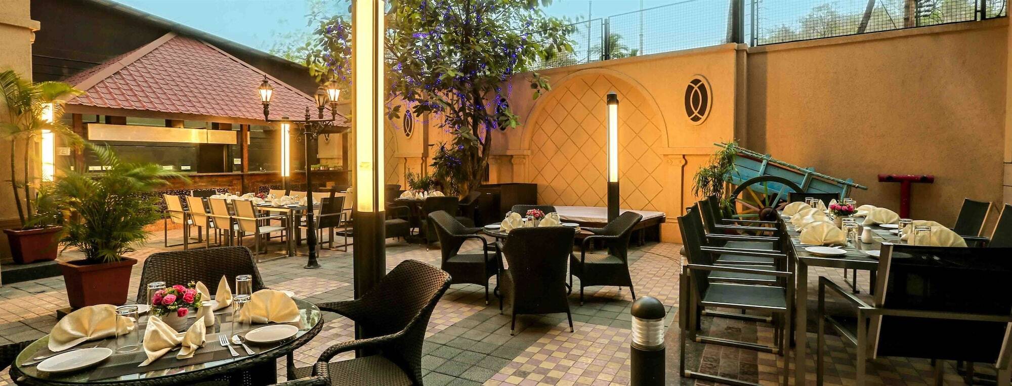 Golden Chariot Vasai Hotel Exterior foto